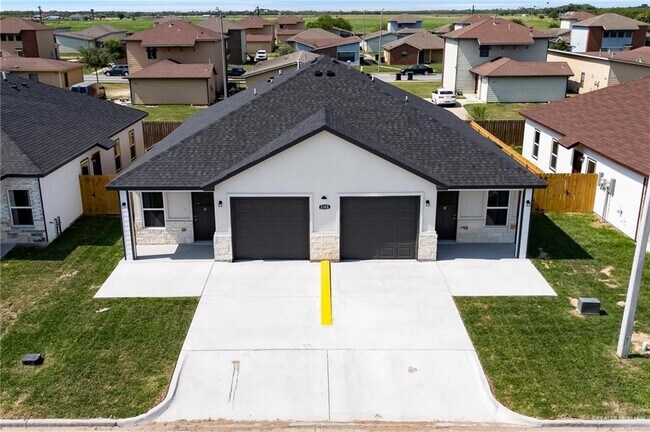 Building Photo - 2328 N Vly Cir