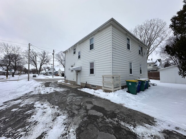 Building Photo - 912 Mather St