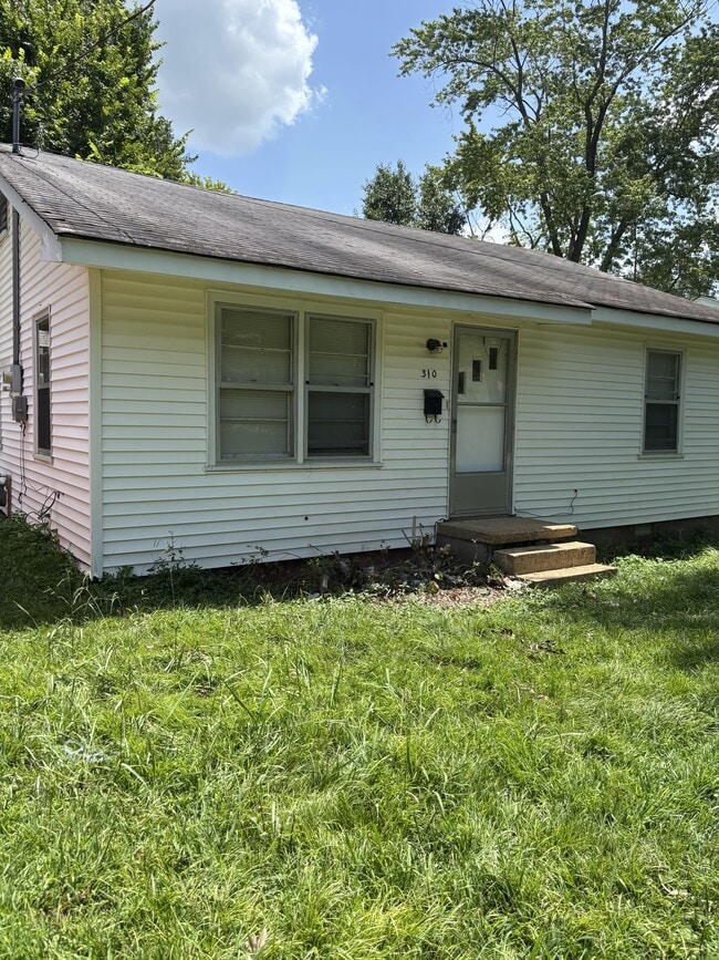 Primary Photo - 310 N Bond Ave