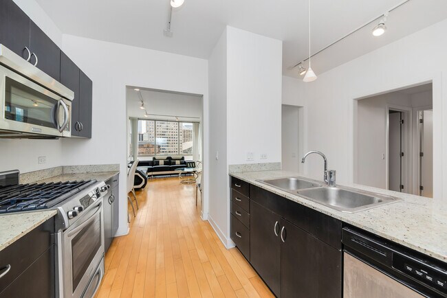 Building Photo - 8 E Randolph St