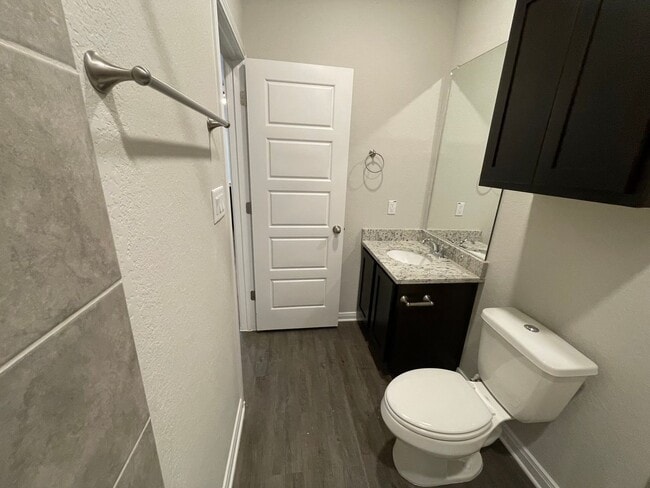 Building Photo - Luxury 3/2 Duplex in Seguin, Texas (Navarro ISD)