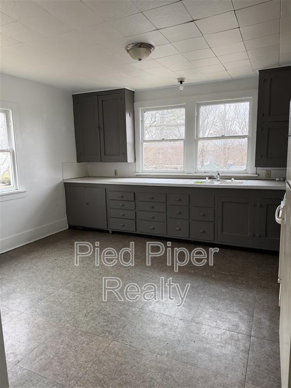 Building Photo - 534 1/2 E Wyandotte St