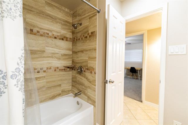 Building Photo - 5000 Latham Dr