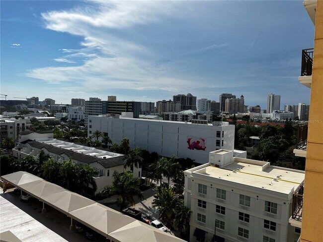 Building Photo - 750 N Tamiami Trl