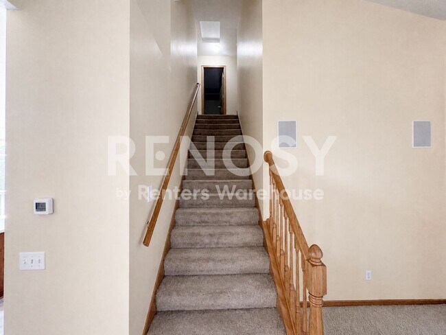 Building Photo - Available September 1st 3 Bedroom 3 Bath Single Family Home in Plymouth