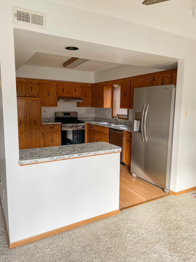 Building Photo - 16736 Paxton Ave