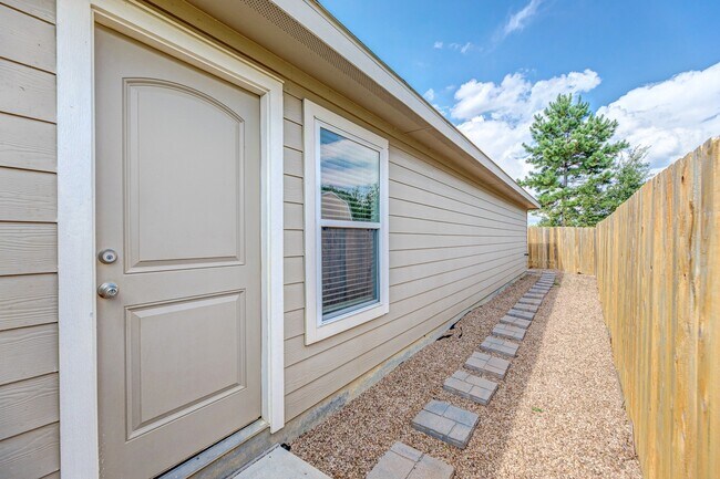 Building Photo - 13010 Sorrento Bay Dr