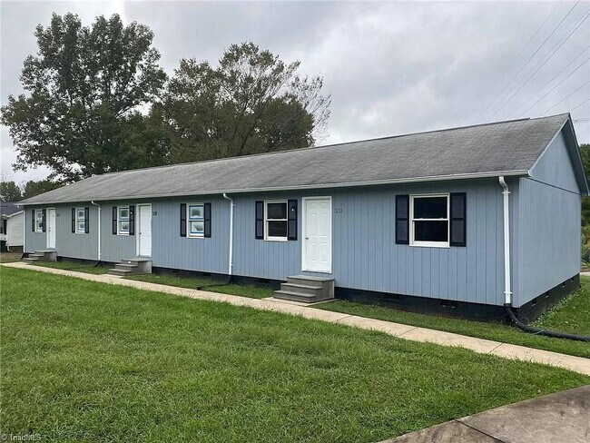 Building Photo - 233 S School St