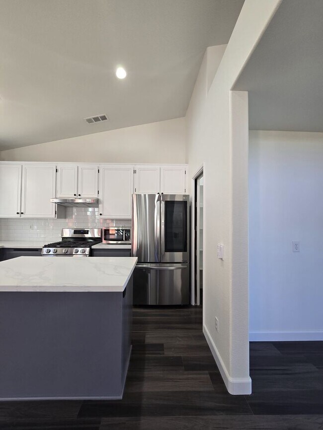 Building Photo - Newly Remodeled 4-Bedroom Home in Desirable Community