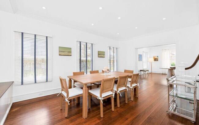 Building Photo - 133-135 Toylsome Ln