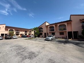 Building Photo - 2560 W 53rd St
