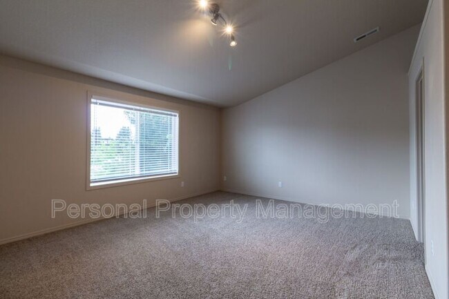 Building Photo - 7905 NE 64th Street