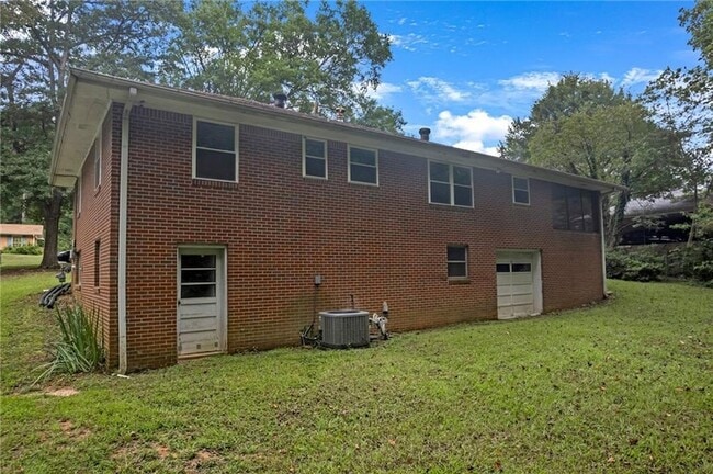 Building Photo - 5960 Brookdale Ln SW