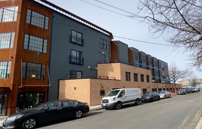 Building Photo - 305 Webster Ave