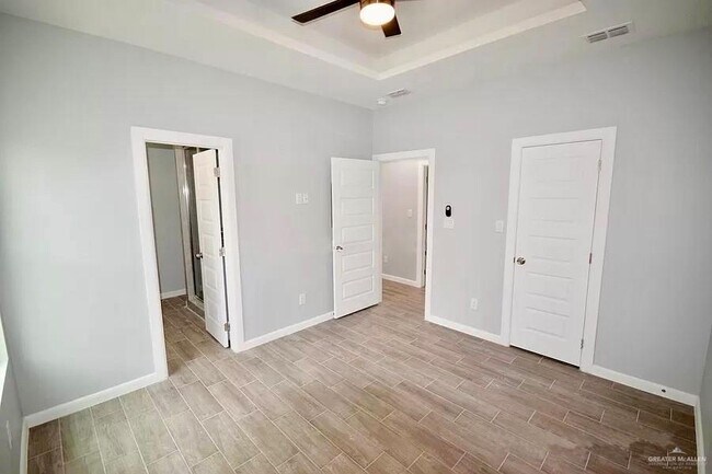 Building Photo - 1412 S Iris St