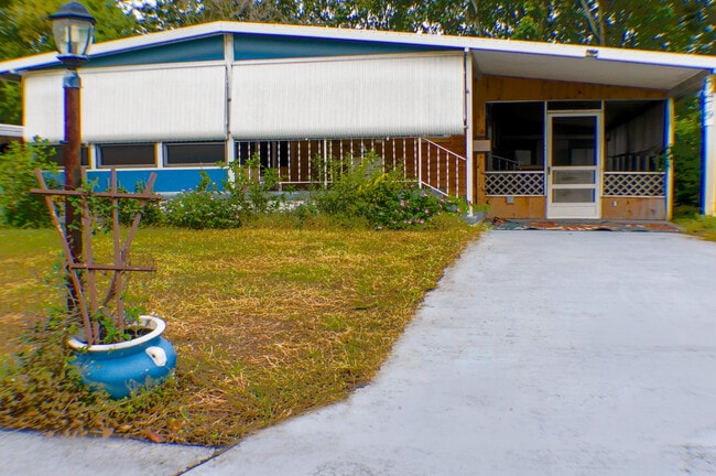 Primary Photo - 7479 SE Eagle Ave