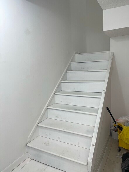 Building Photo - 5953 NW 25th Ct