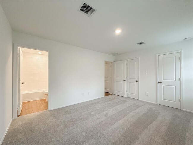 Building Photo - 1515 Las Cuevas Dr
