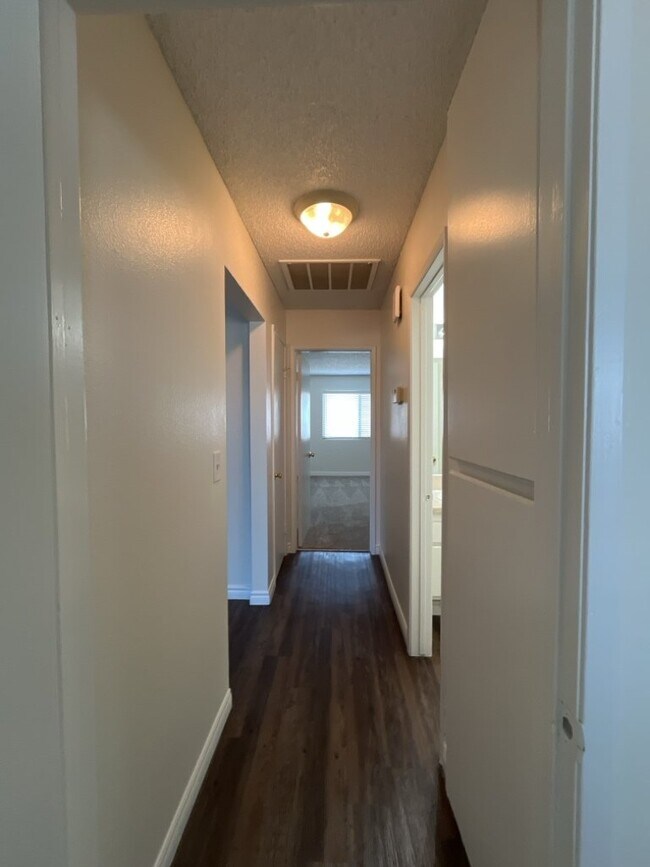 Building Photo - 2 bedroom 2 bathroom second level unit centrally located in the El Sol del Pueblo community.