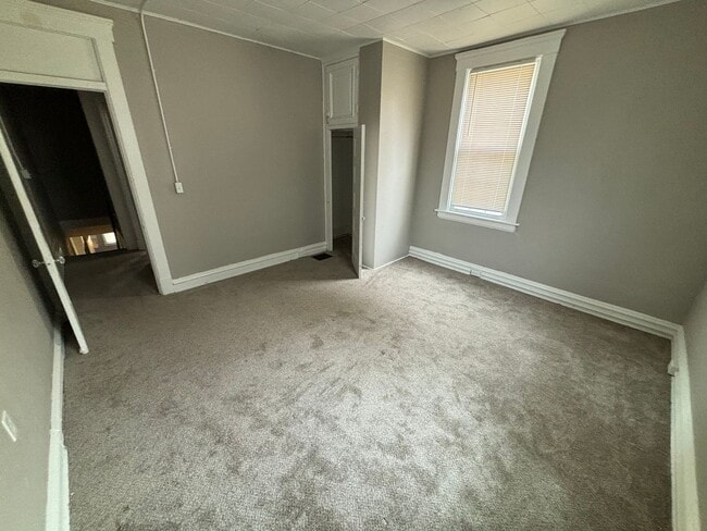 Building Photo - 2BD / 1BA Duplex