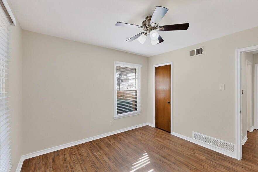 Building Photo - 2207 Housley Dr