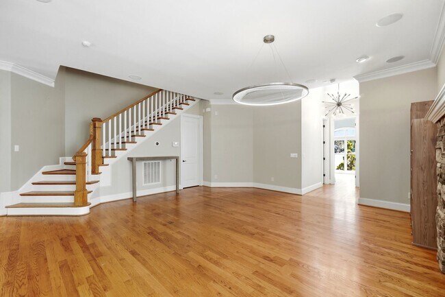 Building Photo - 520 Iverson Way