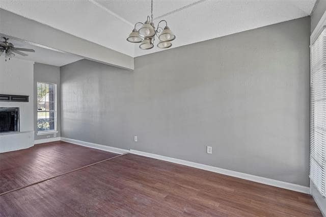 Building Photo - 804 Custer St
