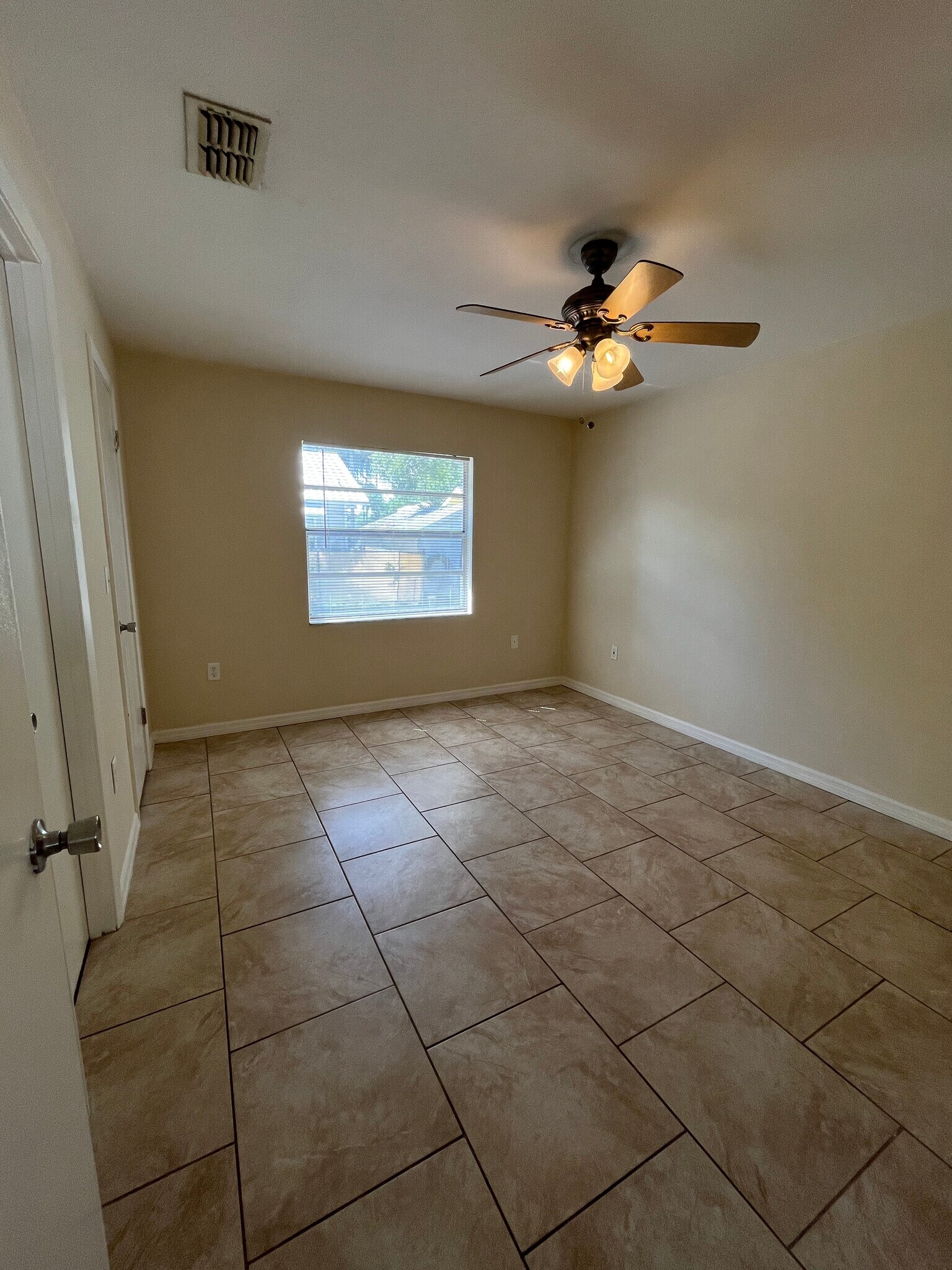 Building Photo - 715 Angelina Ln