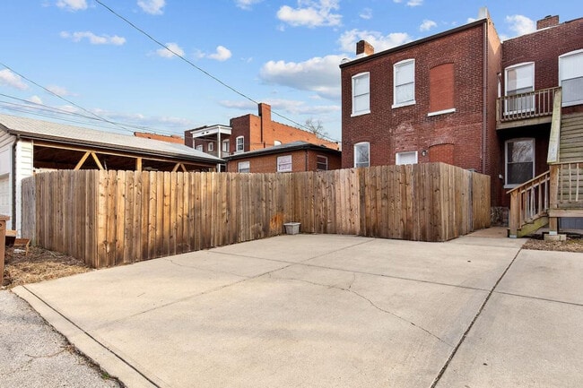 Building Photo - 2366 Lawrence St