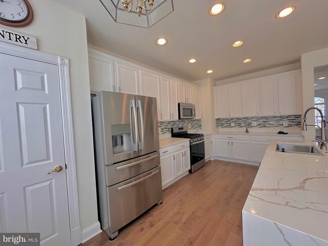 Building Photo - 21354 Shady Wood Terrace