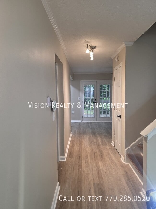 Building Photo - 5025 Brittany Dr