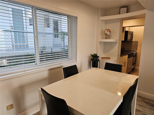 Building Photo - 622 15th St