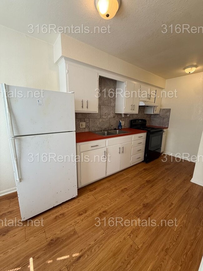 Building Photo - 847 S Terrace Dr