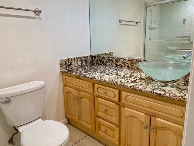 Building Photo - Beautiful Studio Condo for Rent!