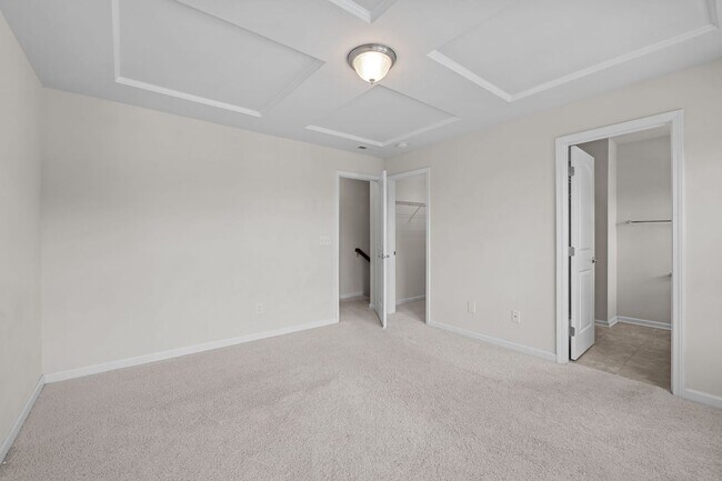Building Photo - Modern 3-Bed Townhome in Thompson Ridge – ...