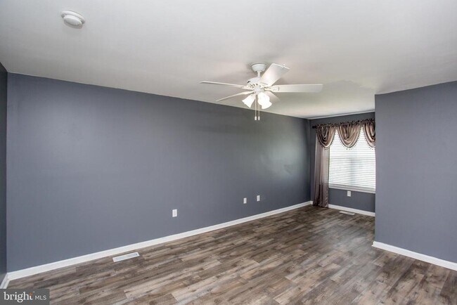 Building Photo - 207 Hampshire Dr