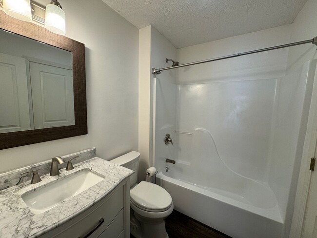 Building Photo - West AVL - Beautifully Updated Townhouse