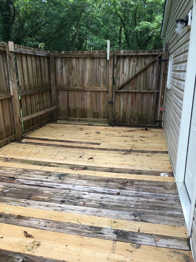 Building Photo - 2/1 House in North Rome $900