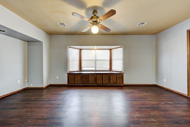 Building Photo - 2144 Pearson Dr