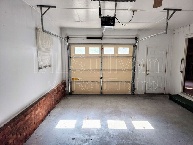 Building Photo - 111 Shambley Rd
