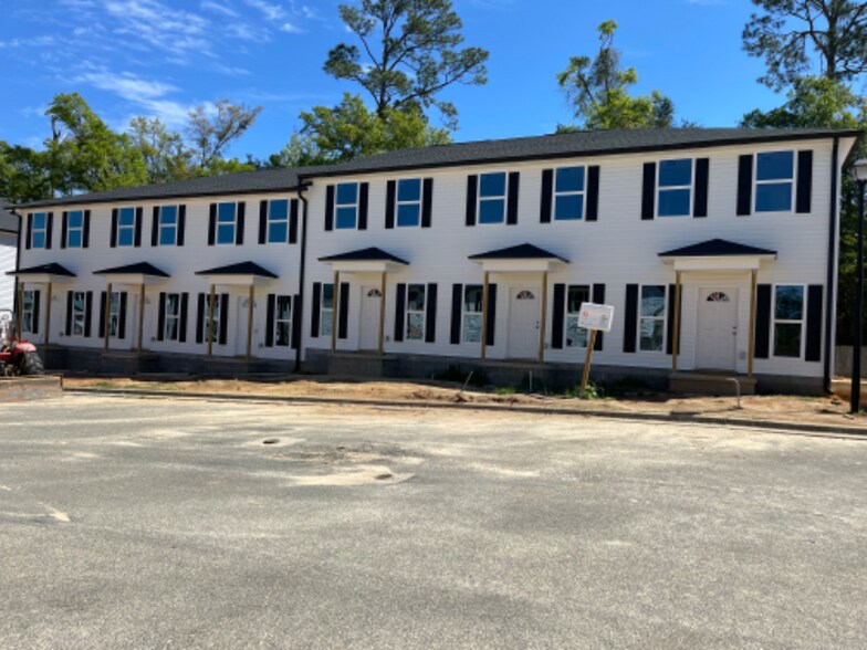Building Photo - 2217 Del Carmel Way
