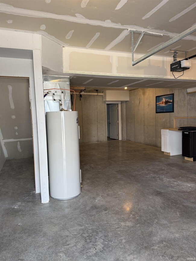 Building Photo - 2320 S Samuel Ln