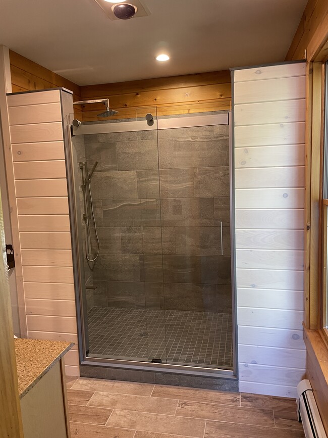 Multi jet shower - 88 Wildwood Dr