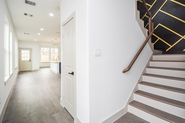 Building Photo - 7973 Joy St