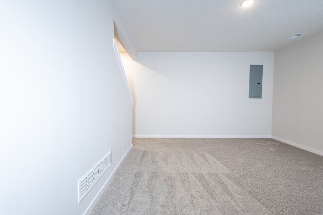 Building Photo - Stunning New Built 5 Bed Duplex!