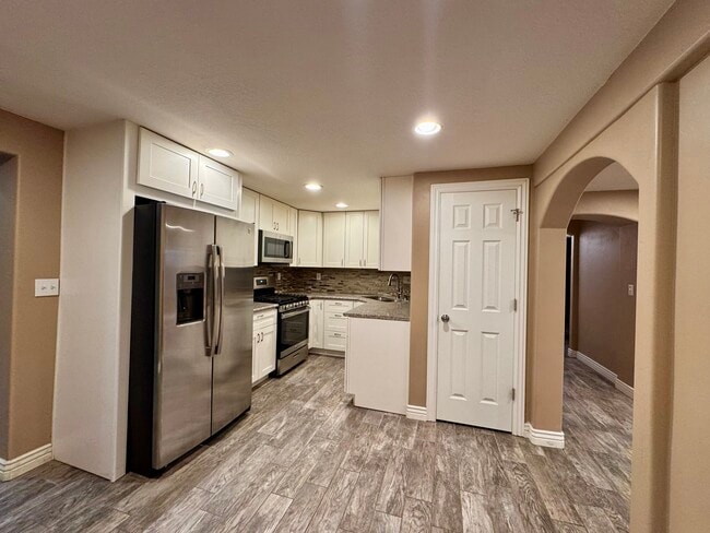 Building Photo - 781 Sherwood Dr