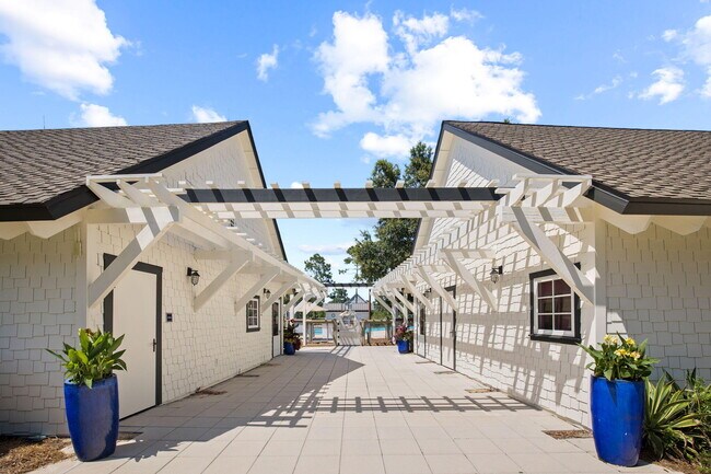 Building Photo - 141 Sandchase Cir