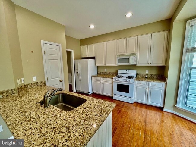 Building Photo - 7504 Lamoyne Ct