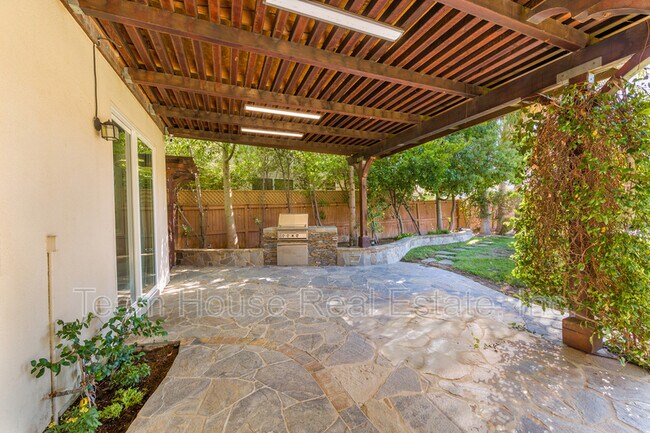 Building Photo - 18210 Shannon Ridge Pl