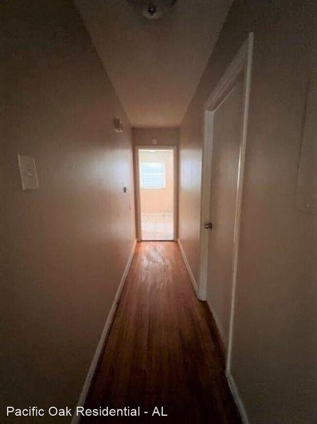 Building Photo - 3 br, 1 bath House - 108 16th Court Cir NE